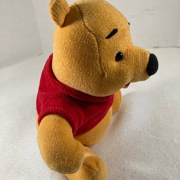 Disney Vintage Y2K “Love To Hug” Winnie-the-Pooh Talking Plush Toy
